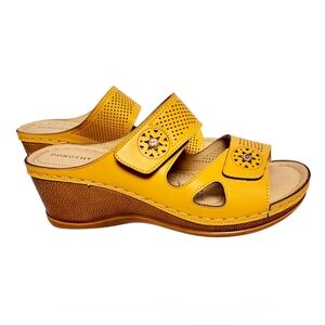 Dorothy Gaynor Wedge Sandals EUC💕